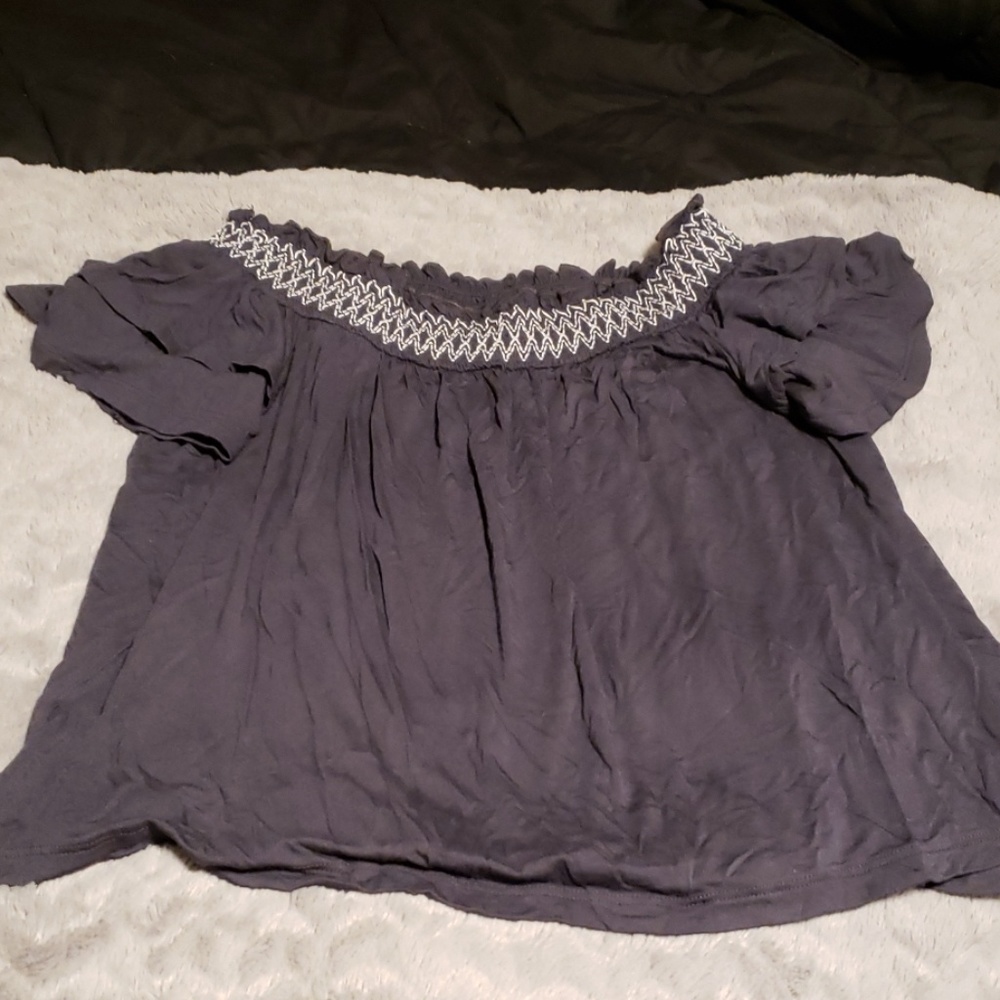 NEVER WORN American Eagle grey off the shoulder te
